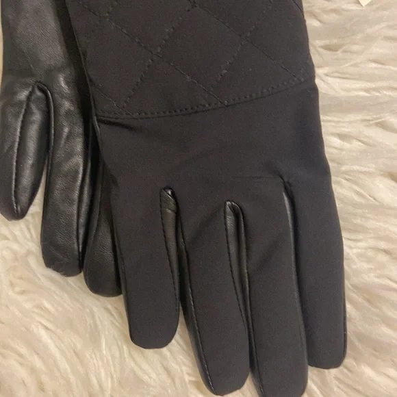 UGG women’s gloves size L/XL brand new with tags color black - Picture 3 of 12